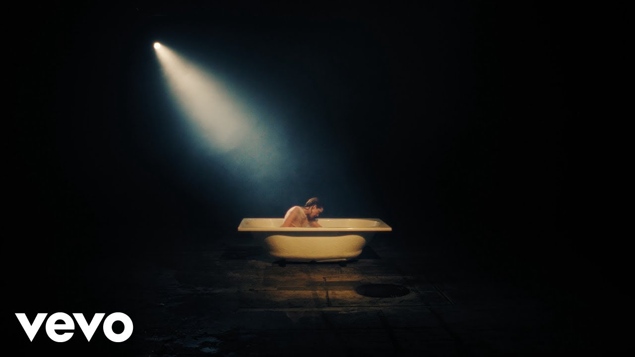 Anika - Oxygen (Official Video)